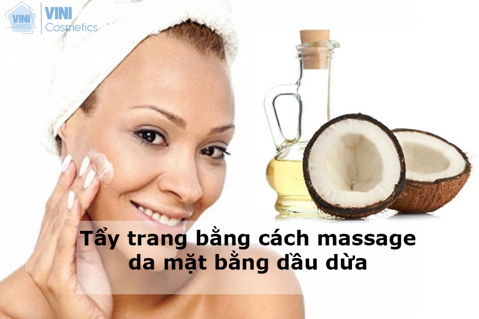 Tẩy trang bằng cách massage da mặt bằng dầu dừa